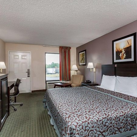 Days Inn By Wyndham Lugoff Bagian luar foto