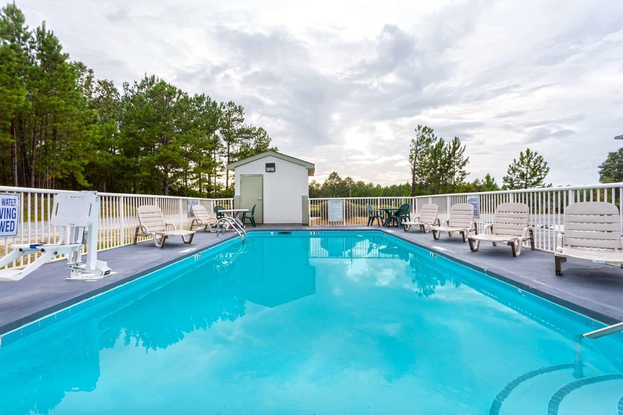 Days Inn By Wyndham Lugoff Bagian luar foto