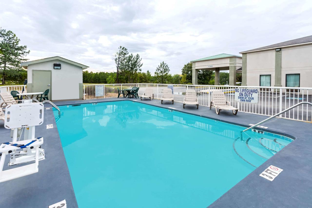 Days Inn By Wyndham Lugoff Bagian luar foto
