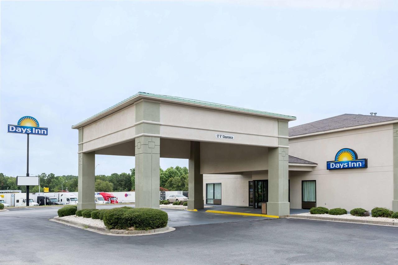Days Inn By Wyndham Lugoff Bagian luar foto